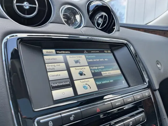Jaguar XJ