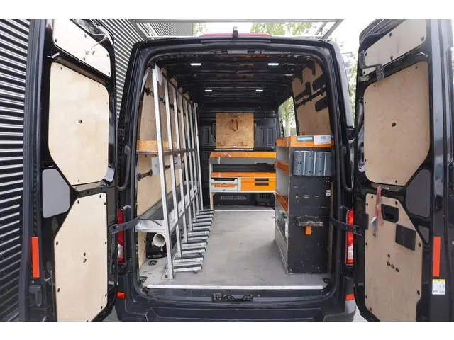 Volkswagen Crafter 140pk L3H3/L2H2 Navigatie Airco Apple Carplay Imperiaal Werkplaats inrichting 3-Z...