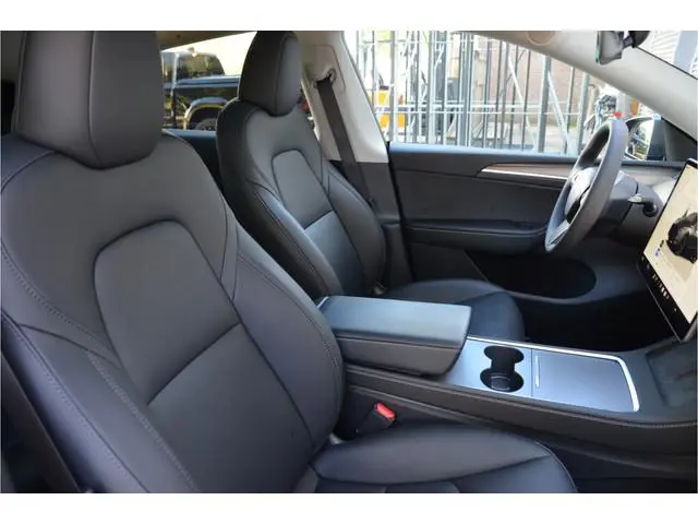 Tesla Model Y RWD 58 kWh AutoPilot3.0 Ryzen, LFP Accu, 20" Alu, SOH 93,8%