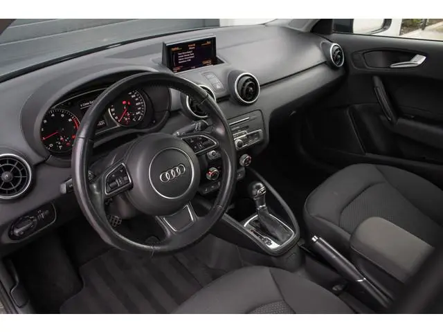 Audi A1 Sportback 1.0 TFSI Led Stoelverwarming Parkeerhulp Black pakket