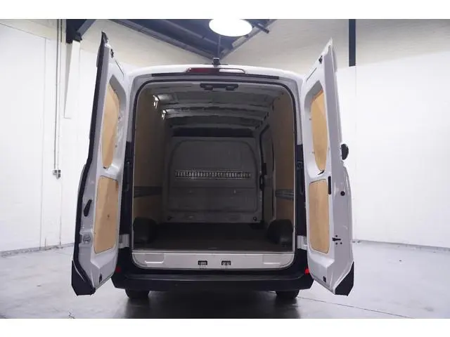 Maxus Deliver9