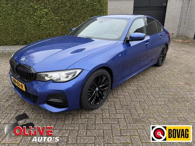BMW 3-serie 318i High Executive / M-Sport / Carplay