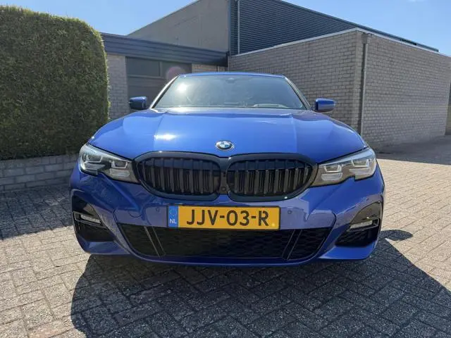 BMW 3-serie 318i High Executive / M-Sport / Carplay