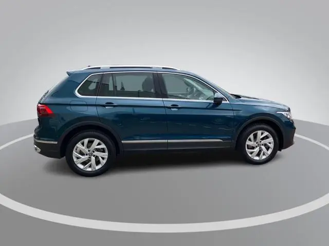 Volkswagen Tiguan 1.4TSIeHybrid 180kW/245PK Elegance · Panoramadak · Camera + Parkeersensoren · Appl...