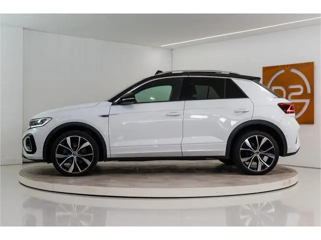 Volkswagen T-Roc 1.5 TSI 2x R-Line 150PK | Pano | Camera | IQ Light | 19'' R | 12 MND Garantie