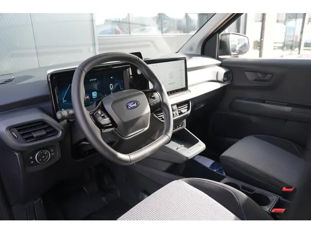 Ford E-Transit Courier