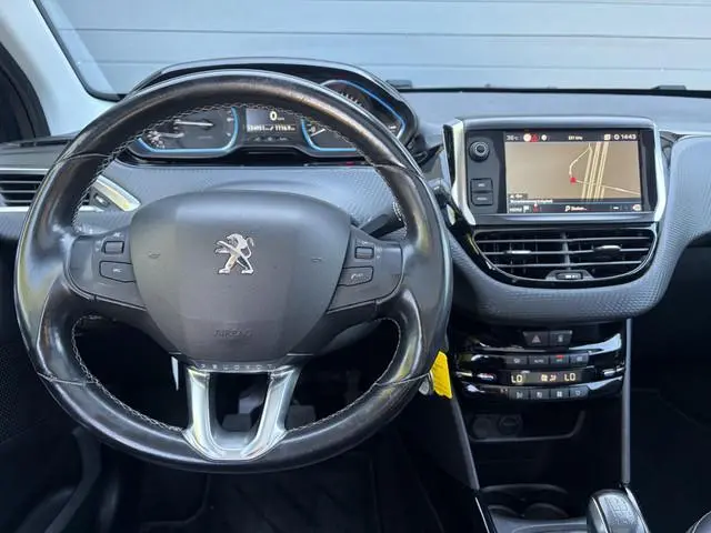 Peugeot 2008 1.2 PureTech Allure D-riem vv in 02-2026 l Pano l Carplay l Camera l Halfleder l 110pk...