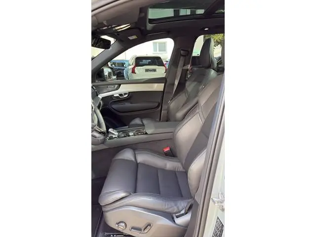 Volvo XC90 T8 Recharge Plus Black Edition ** Four-C ** Trekhaak ** Panodak ** Sportstoelen