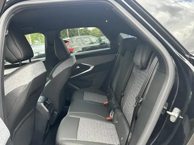 Peugeot e-3008