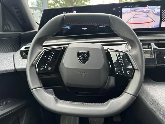 Peugeot e-3008