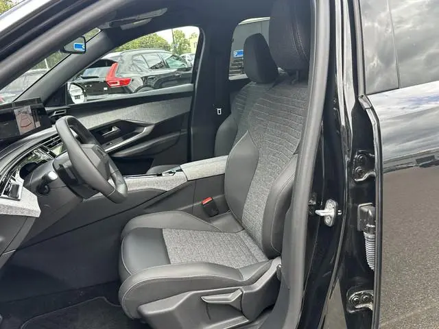 Peugeot e-3008