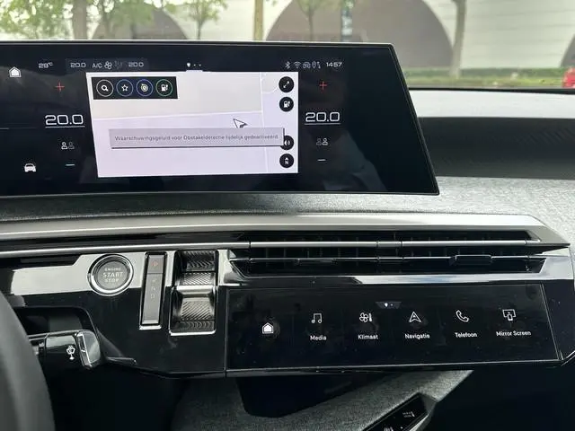 Peugeot e-3008