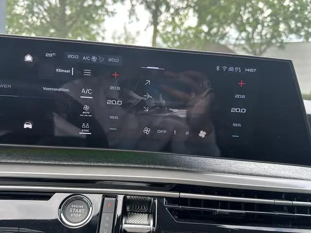Peugeot e-3008