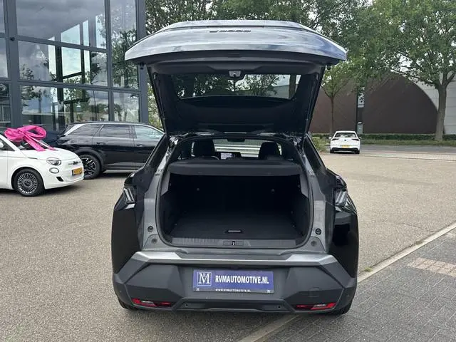 Peugeot e-3008