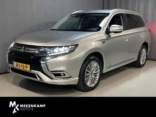 Mitsubishi Outlander 2.4 PHEV Intense 18"/Adaptieve cruise/Dodehoek/LED/Stoelverwarming/PDC v+a/Came...