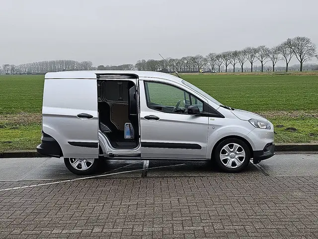 Ford Transit Courier