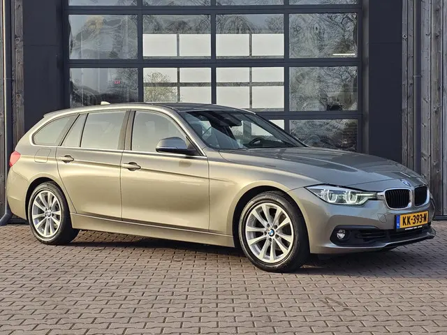 BMW 3-serie Touring 320i Centennial High Executive | Automaat | Navi | Stoelverwarming | LED | Cruis...