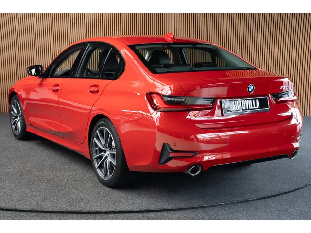 BMW 3-serie 330i High Executive Leer Navi ACC PDC Virtual Climate (3-zone) PDC LM velgen