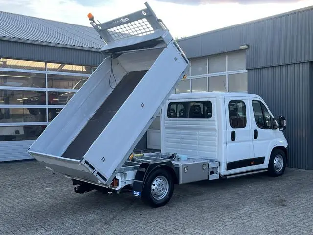Peugeot Boxer 435 2.2 BlueHDi 165 L3 DC Open laadbak Kipper met Airco Trekhaak 3000kg trekgewicht Te...