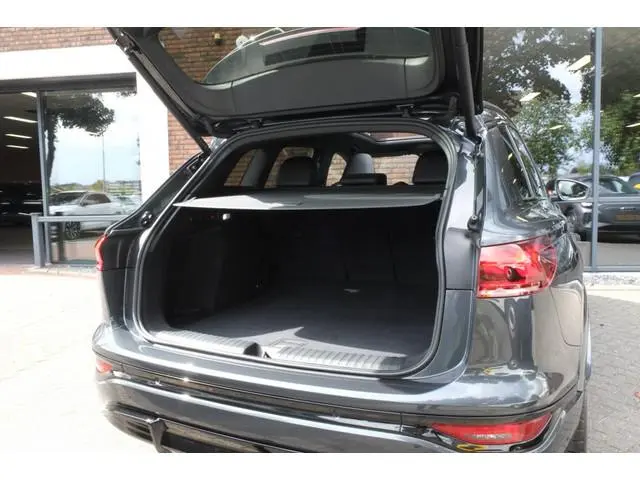 Audi SQ6 e-tron
