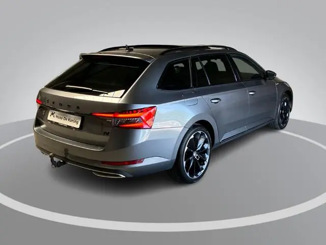 Skoda Superb 1.4PHEV 218PK Sportline DSG · Panoramadak · Trekhaak · Camera + Parkeersensoren · Stoel...