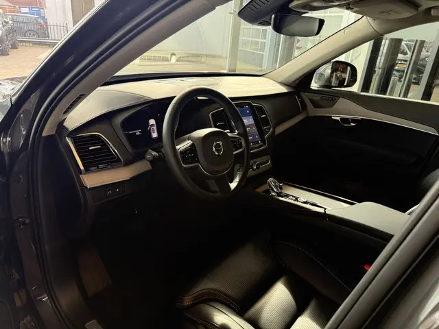 Volvo XC90 2.0 T8 Recharge AWD Plus Bright ** Ventilatie ** Luchtvering ** Panodak ** B&W