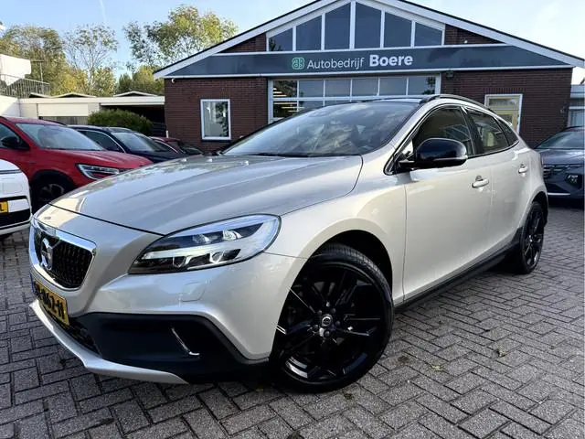 Volvo V40 Cross Country 1.5 T3 Nordic+ Luxury Panoramadak, 18''Lmv, Trekhaak