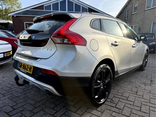 Volvo V40 Cross Country 1.5 T3 Nordic+ Luxury Panoramadak, 18''Lmv, Trekhaak