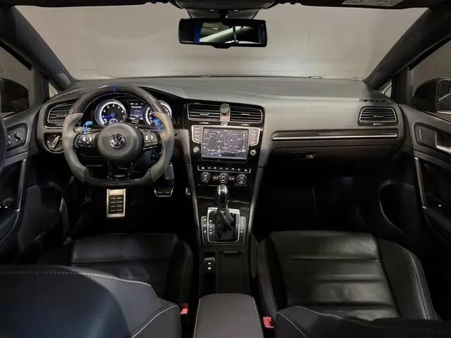 Volkswagen Golf 2.0 TSI R 4Motion | Camera | Panoramadak | 300PK | Stoelverwarming | Leder