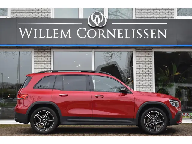 Mercedes-Benz GLB 200 AMG-Line Trekhaak Pano Sfeer Elektr. Stoelen