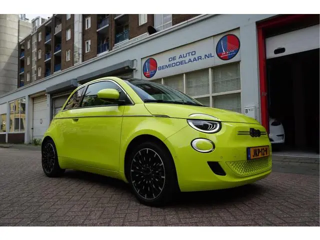 Fiat 500 La Prima | Ultra Luxe | Leer | Panorama | Adaptive cruise + Lane | Apple Carplay | 17inck S...