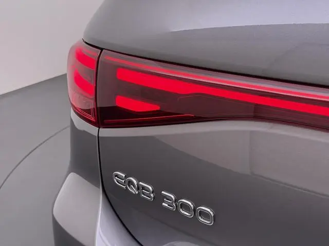 Mercedes-Benz EQB EQB 300 4Matic AMG NIEUW MODEL | SOH 100% | NIGHT PAKKET | 7-PERSOONS | ACHTERUITR...