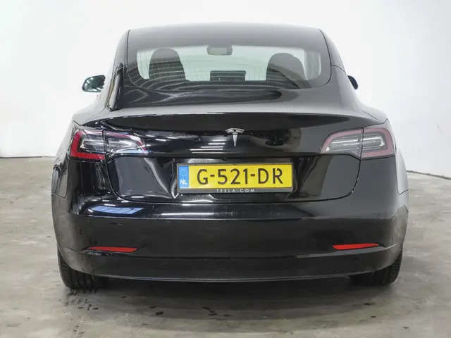 Tesla Model 3 Standard RWD Plus 60 kWh | Navigatie | Panorama dak | 360 camera | Parkeersensoren | S...