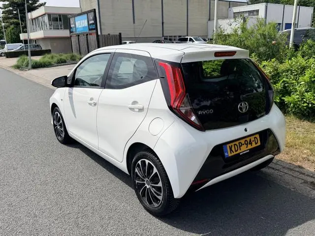 Toyota Aygo 1.0 VVT-i X-play 72PK Automaat•Airco•Camera