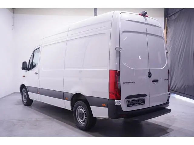 Mercedes-Benz Sprinter 317 CDI 170 pk L2H2 Automaat Nwe Model, Navi LED Koplampen, Camera, Laadruimt...
