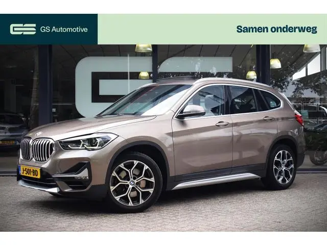BMW X1 sDrive20i |PANO|CAMERA|H&K|MEMORYSTOEL|CARPLAY