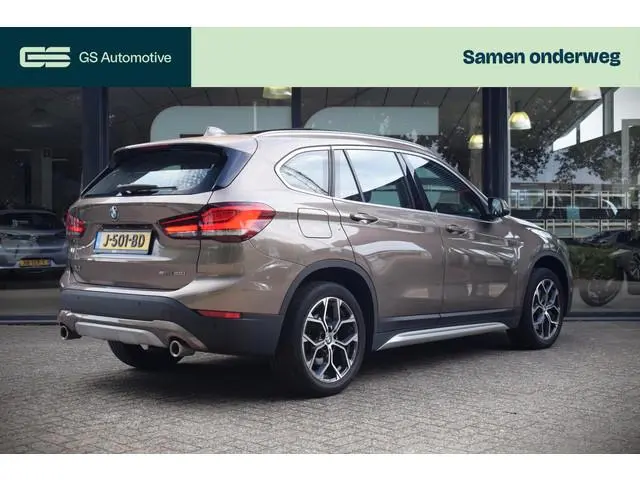 BMW X1 sDrive20i |PANO|CAMERA|H&K|MEMORYSTOEL|CARPLAY
