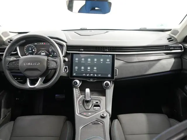 Lynk & Co 01