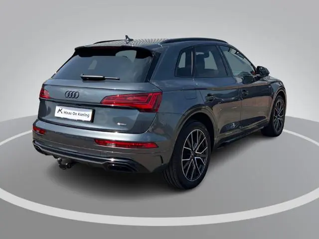 Audi Q5 50 TFSIe 220kW/299PK S edition Competition · Trekhaak · Drive select · Luchtvering · Camera...
