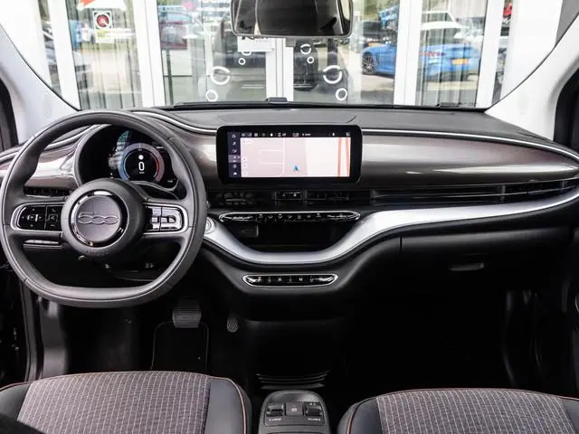 Fiat 500E Icon Edition 42 kWh | Stoelverwarming | LM velgen | Navigatie | Apple CarPlay |