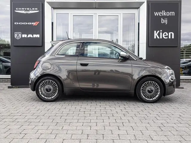 Fiat 500E Icon Edition 42 kWh | Stoelverwarming | LM velgen | Navigatie | Apple CarPlay |