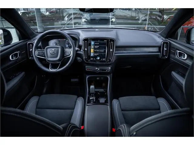Volvo XC40 T4 Recharge Ultimate Dark ** Panodak ** Harman/Kardon ** Memory