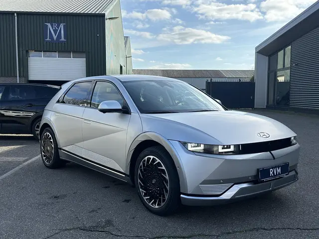 Hyundai IONIQ 5 Lounge 77kWh SOH 100%| NIEUWE AUTO 45KM!!| VAN €60.000,- NU VOOR SLECHTS €45.877,- U...