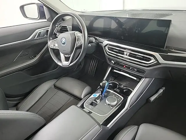 BMW i4 eDrive40 84 kWh 3-Fase 1e-Eig. & Dealer-Onderh. BOVAG-Garantie. NL-Auto.