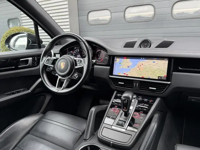 Porsche Cayenne 3.0 Sport Chrono | Panoramadak | 360* Camera | Bose | Stoelventilatie/Verwarming | 2...
