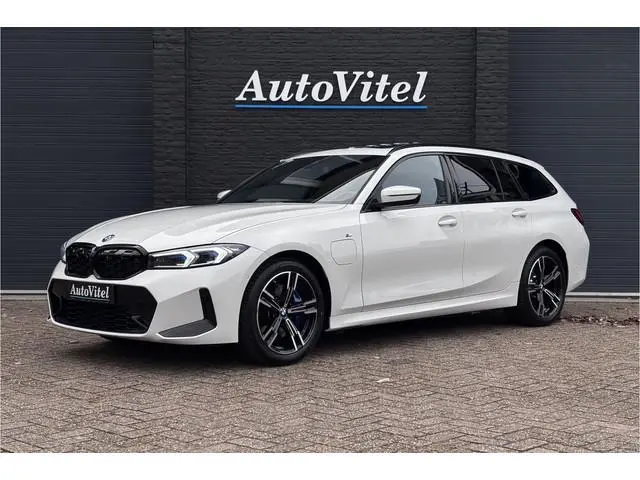 BMW 3-serie Touring 330e M-Sport | 19,5 kWh Accu | Panodak | Head-Up | Memory | Trekhaak | 360° Came...