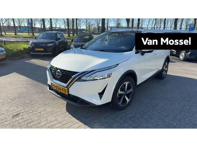 Nissan Qashqai 1.3 MHEV Xtronic N-Connecta | Pano | 360 Camera |
