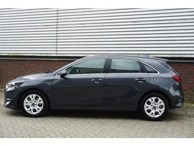 Kia Ceed 1.0 T-GDi 120PK DynamicLine/Geen Importauto/ All-Seasonbanden.