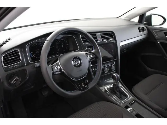 Volkswagen e-Golf Edition  Navigatie Climate control Virtual cockpit Parkeersensoren V+A DAB+ Adapti...