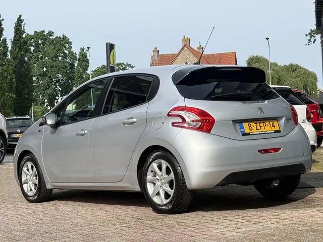 Peugeot 208 1.2 e-VTi Style | AUTOMAAT | DEALER ONDERHOUDEN | NAVI | CRUISE |